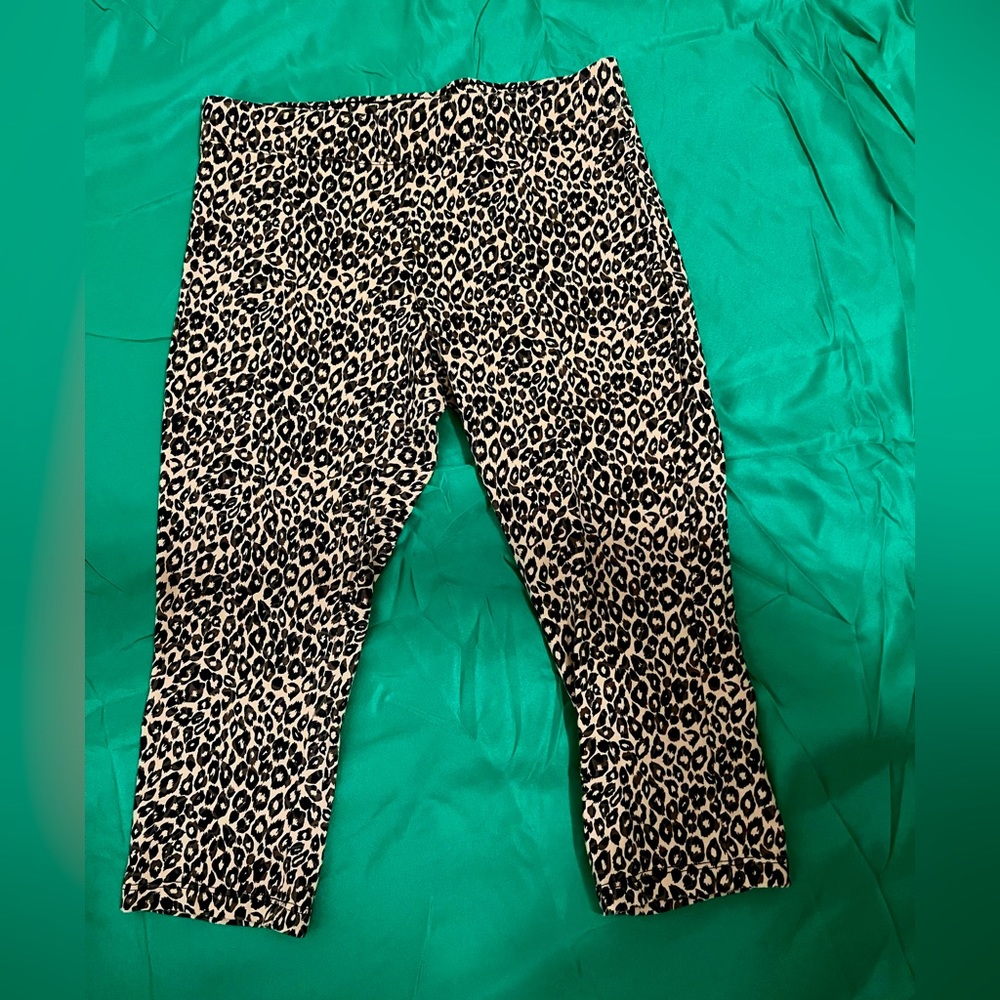 Leopard Capri Leggings, Size Medium, Express, Preowned, Good Condition